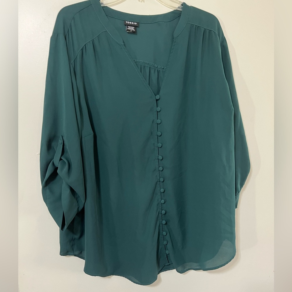Torrid Georgette top, size 3 that is a 3X (22-24), dark green, smoke free home